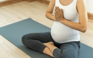 yoga-in-gravidanza-kamay