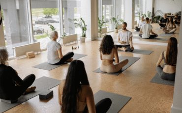 yoga-yogini-kamay
